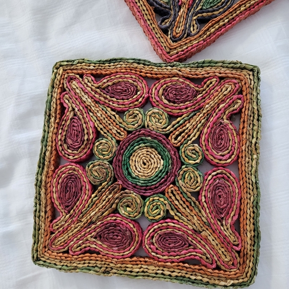 Vintage | set of colourful Woven rattan trivets - Picture 5 of 5